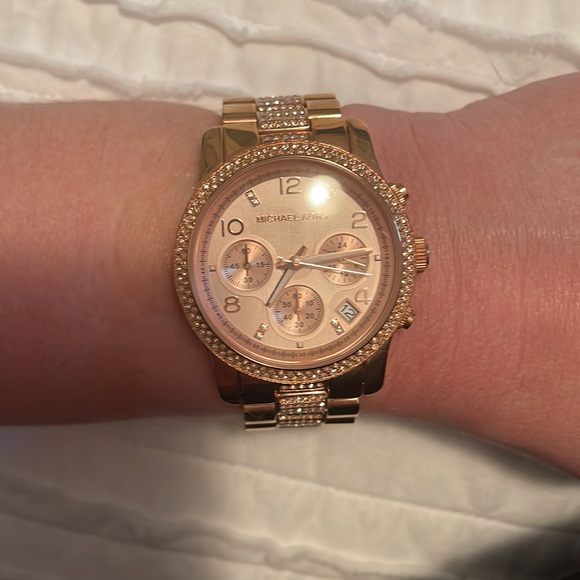 Michael Kors Rose Gold Watch - Picture 7 of 10